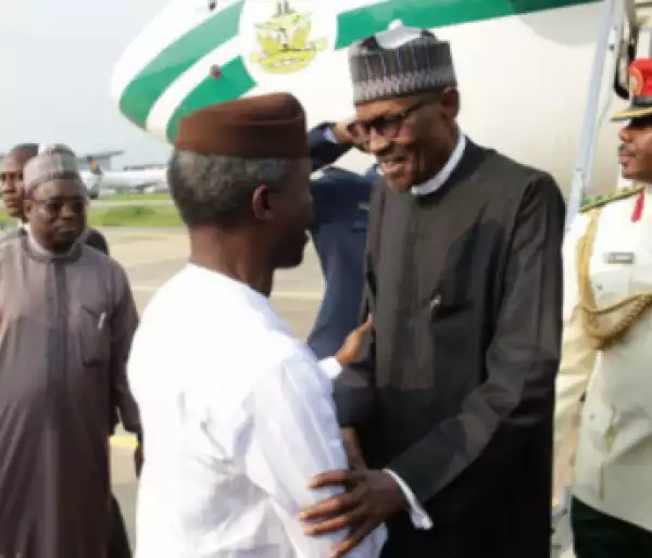 See That Moment Vice President Osinbajo Shook Hands With The President (Photos)